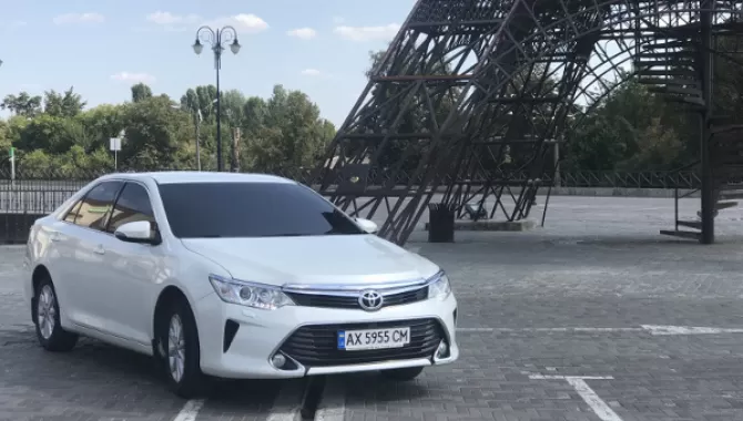 Фото 2 - Toyota Camry