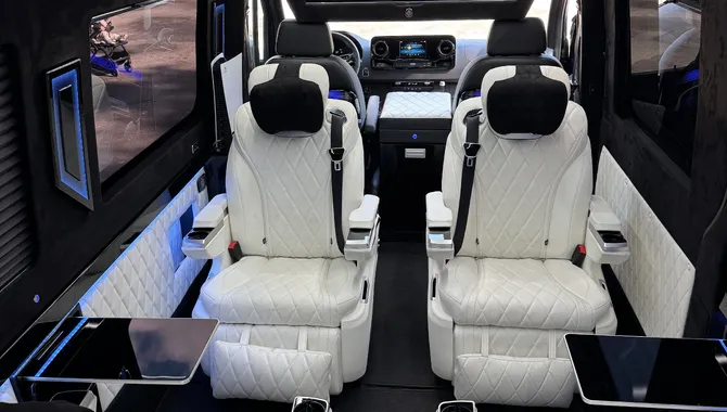 Фото 3 - Mercedes Benz VIP Shuttle